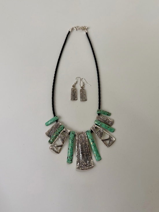 The Unbranded Brand Jewelry - Silver Tone Jewelry Set Necklace &  Earrings Boho Pendant Turquoise  Speckle